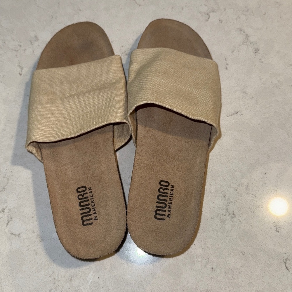 MUNRO flat platforms (Nalia) Size 7 1/2 Beige - Picture 2 of 5